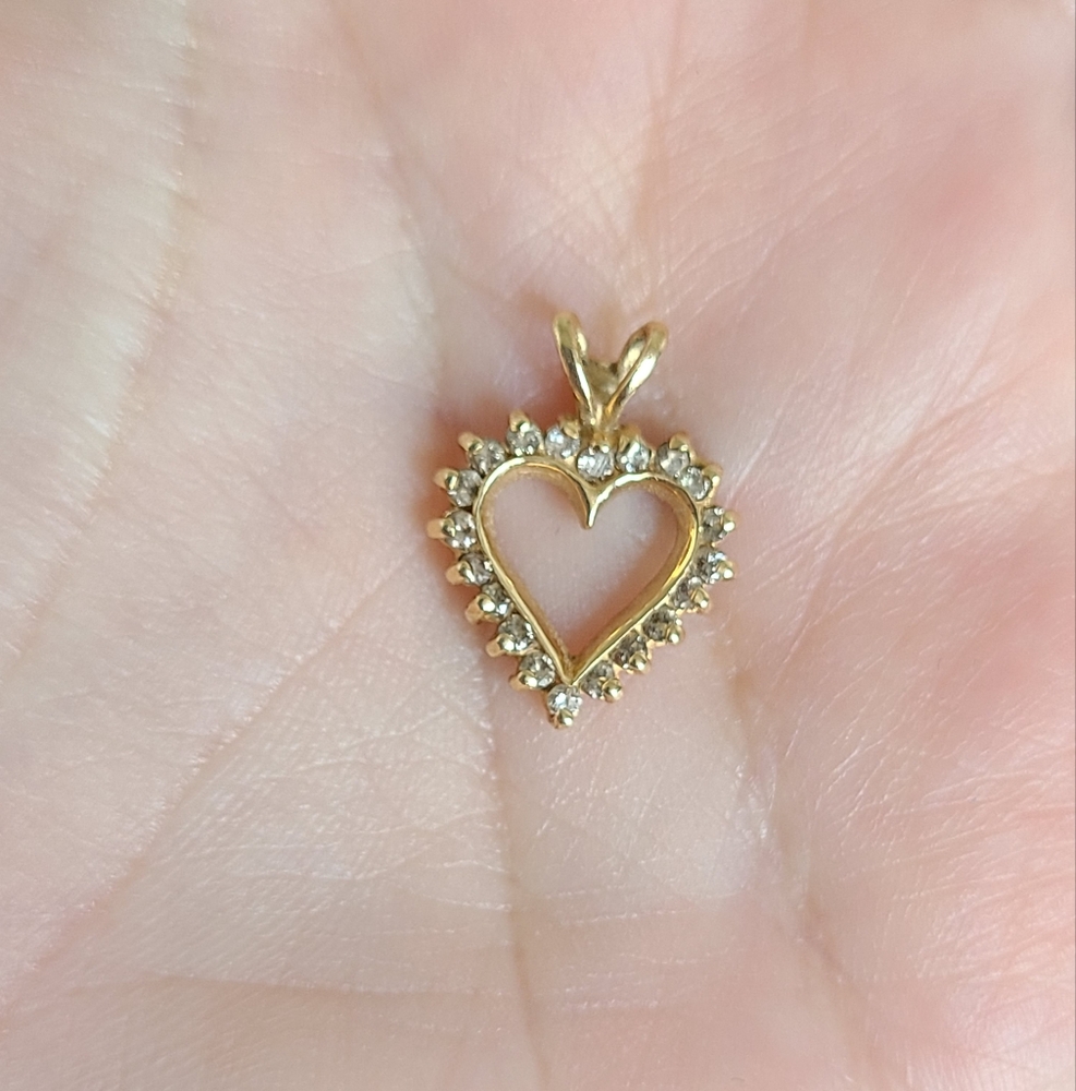 Vintage 14K Gold Diamond Luxury Elegant Dainty Hollow Heart Pendant